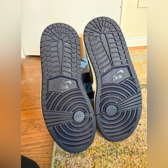 Jordan 1 Low OG- Obsidian UNC - Picture 9 of 12